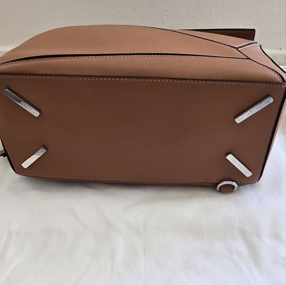 Loewe Puzzle Bag - Medium In Tan - Picture 4 of 16